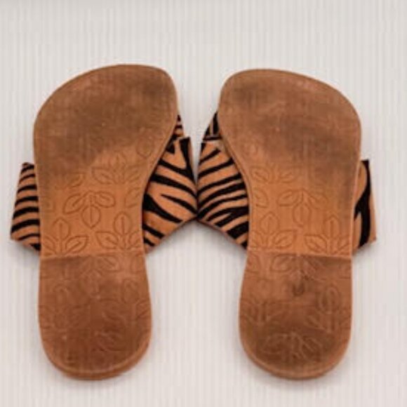 Melrose Ave Zebra Print Crisscross Slide Sandals Tan/Black Women’s Size 7 - Picture 6 of 8